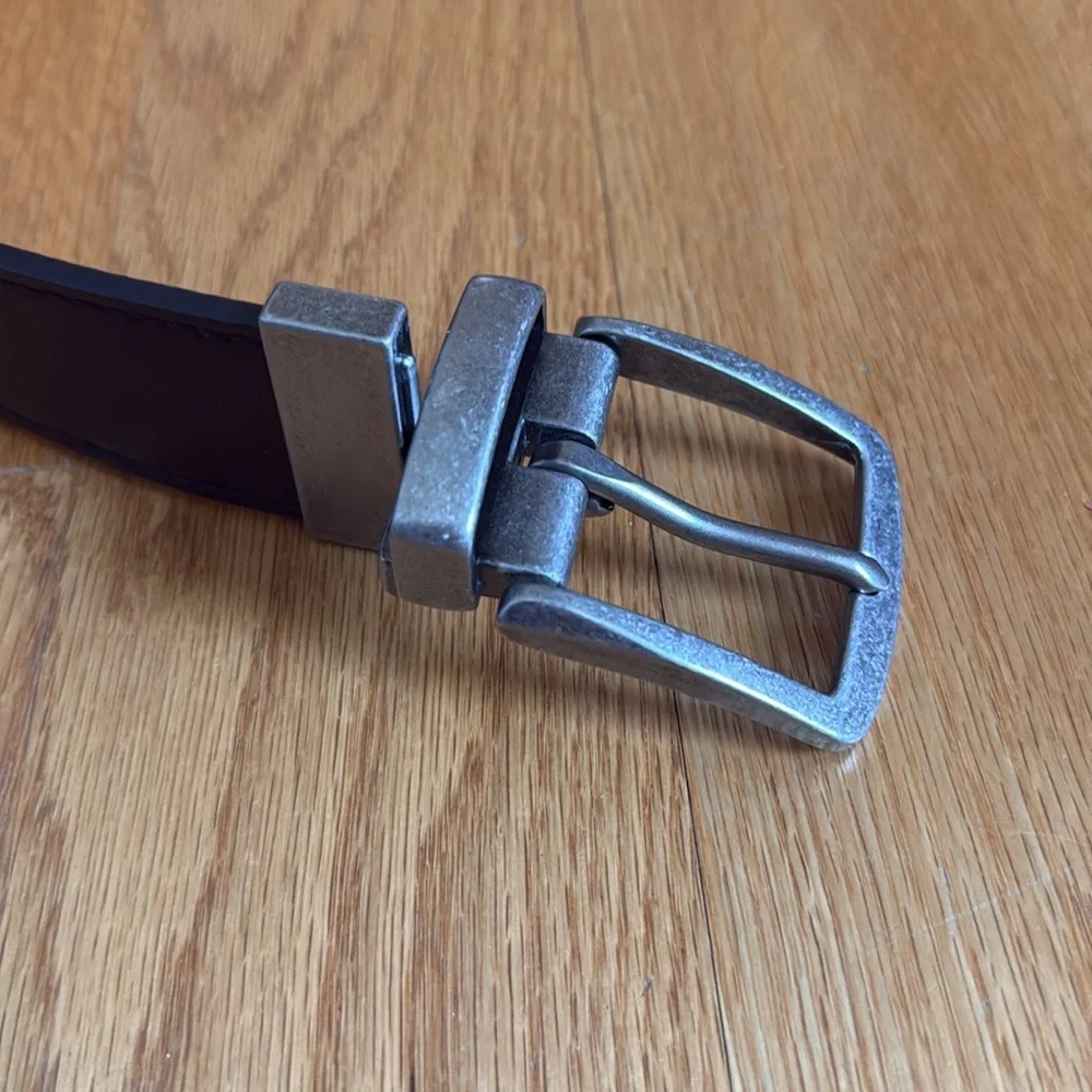☀️3/$15 Men's Reversible Black / Brown Belt Small (30-32)